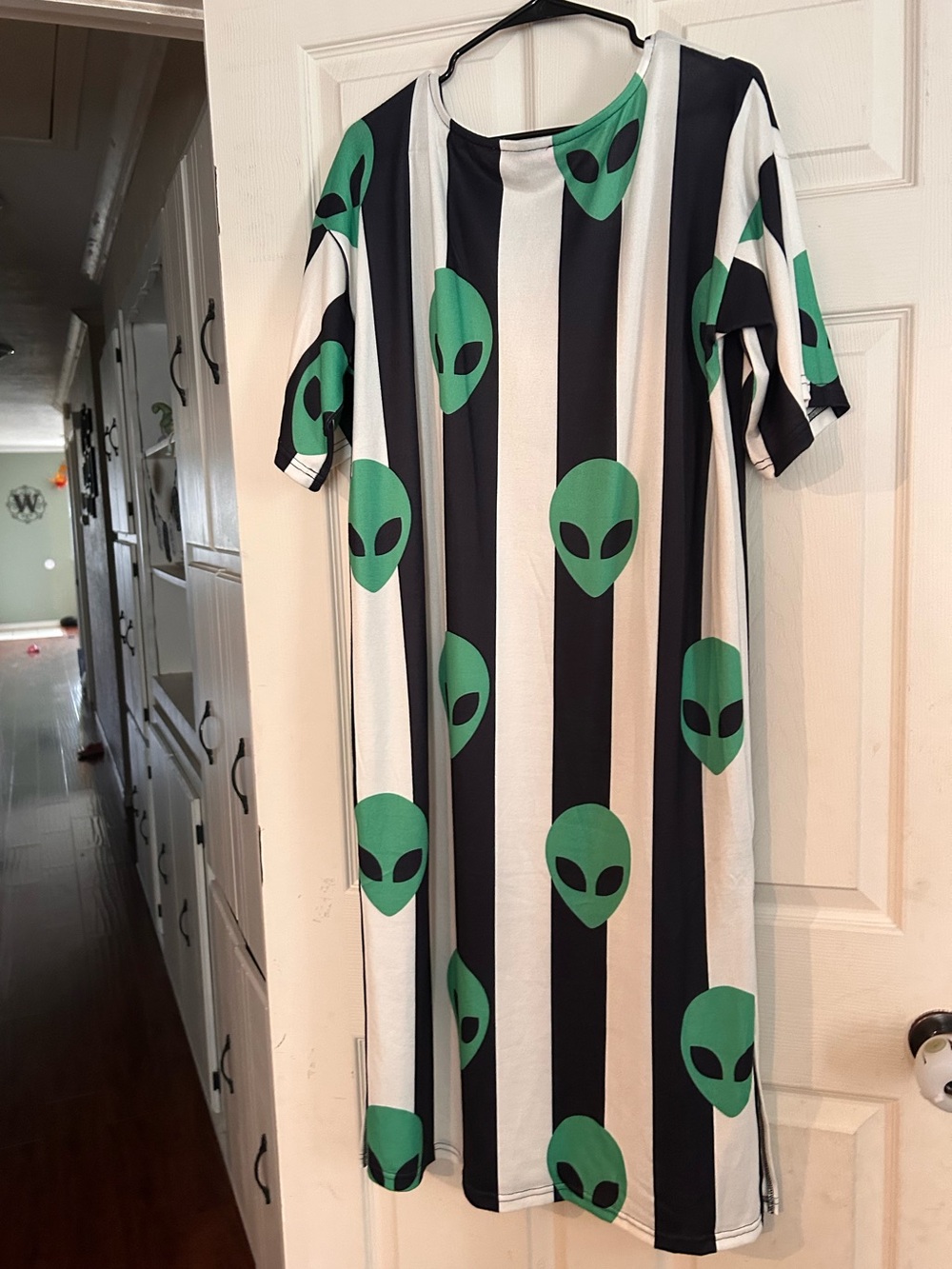 Alora Eden Alien T-shirt Maxi Dress - Picture 3 of 3